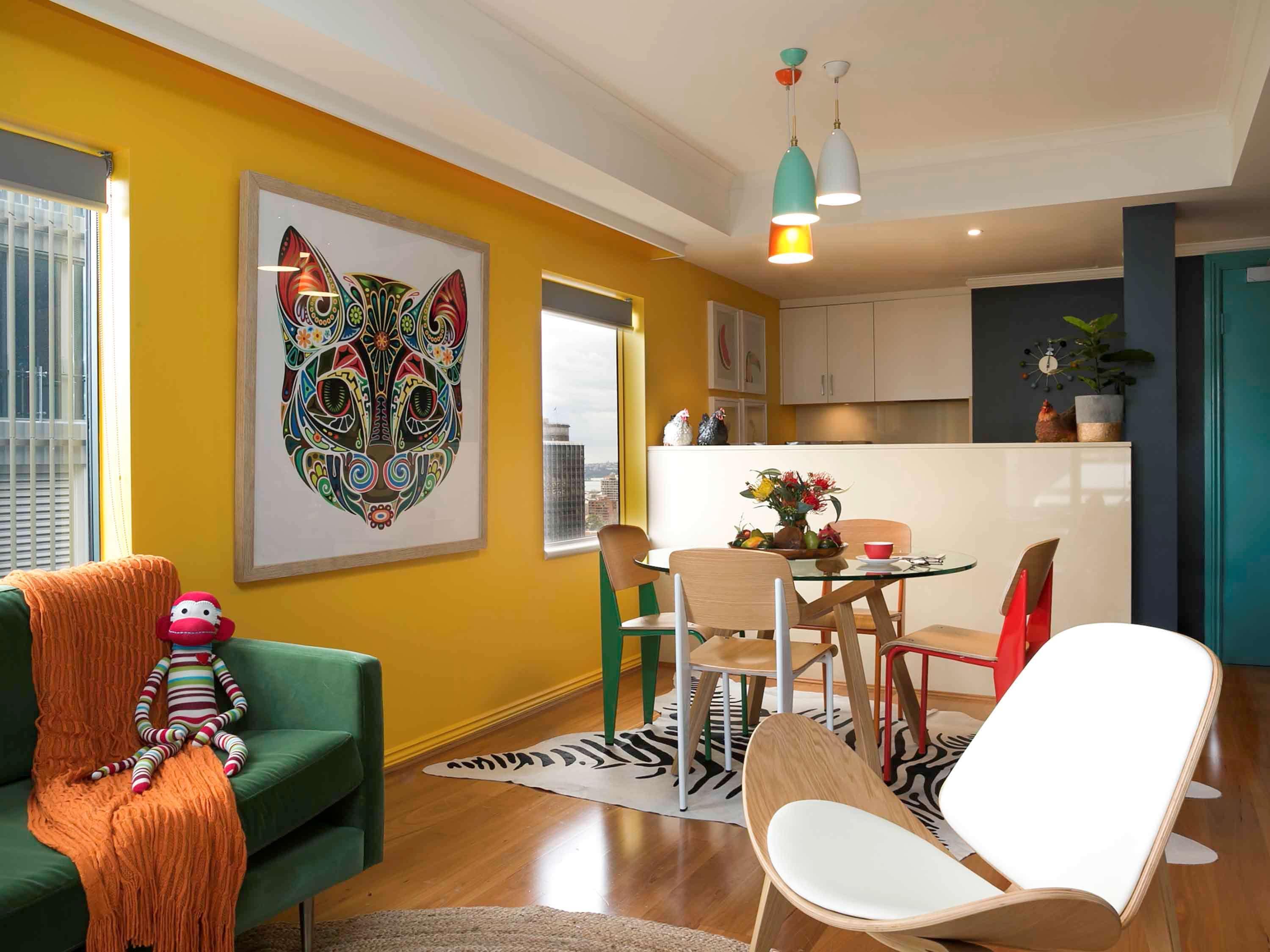 Отель Pullman Sydney Hyde Park Экстерьер фото A living room with a kitchen in the background