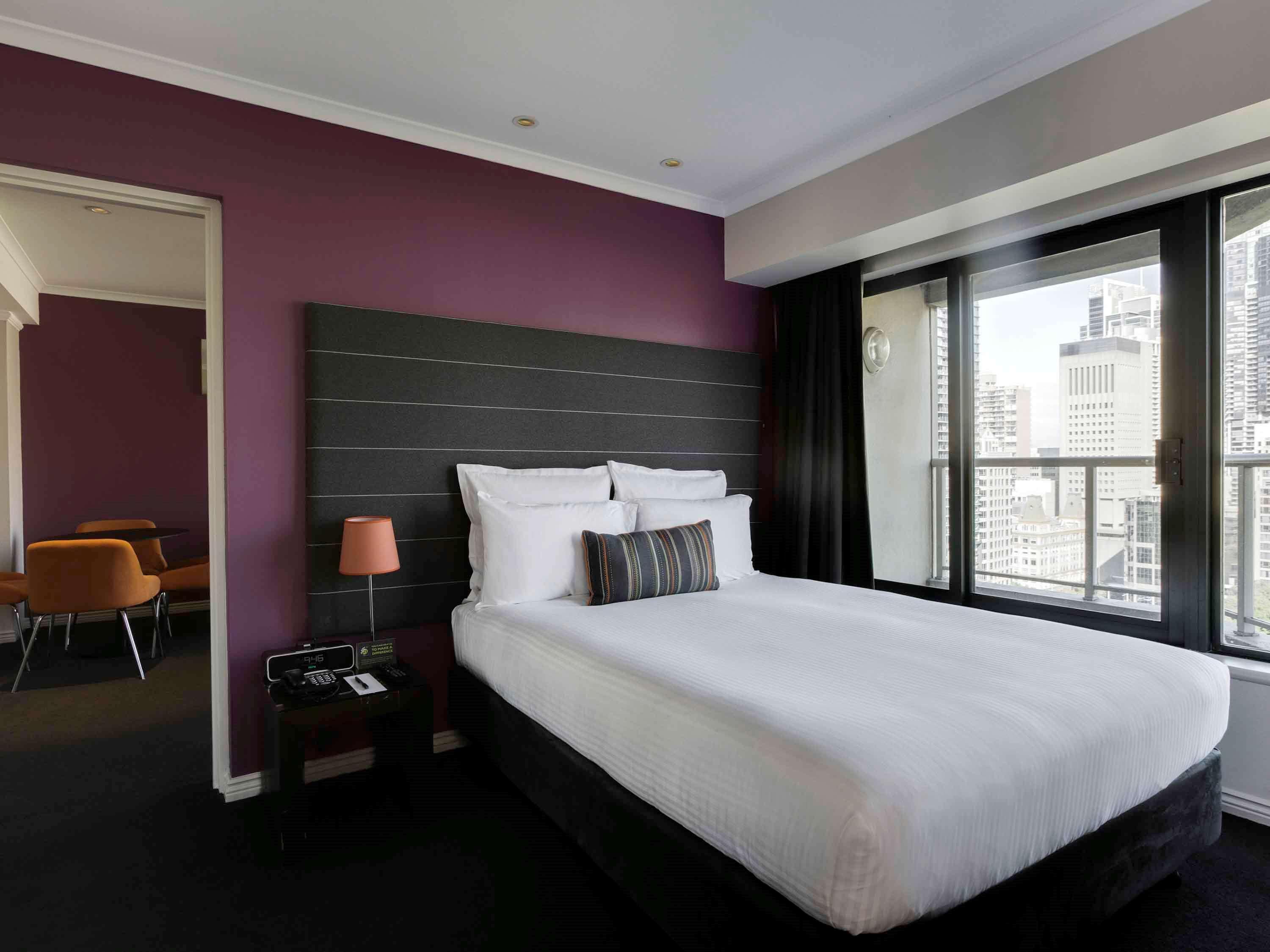 Отель Pullman Sydney Hyde Park Экстерьер фото A bedroom at the hotel