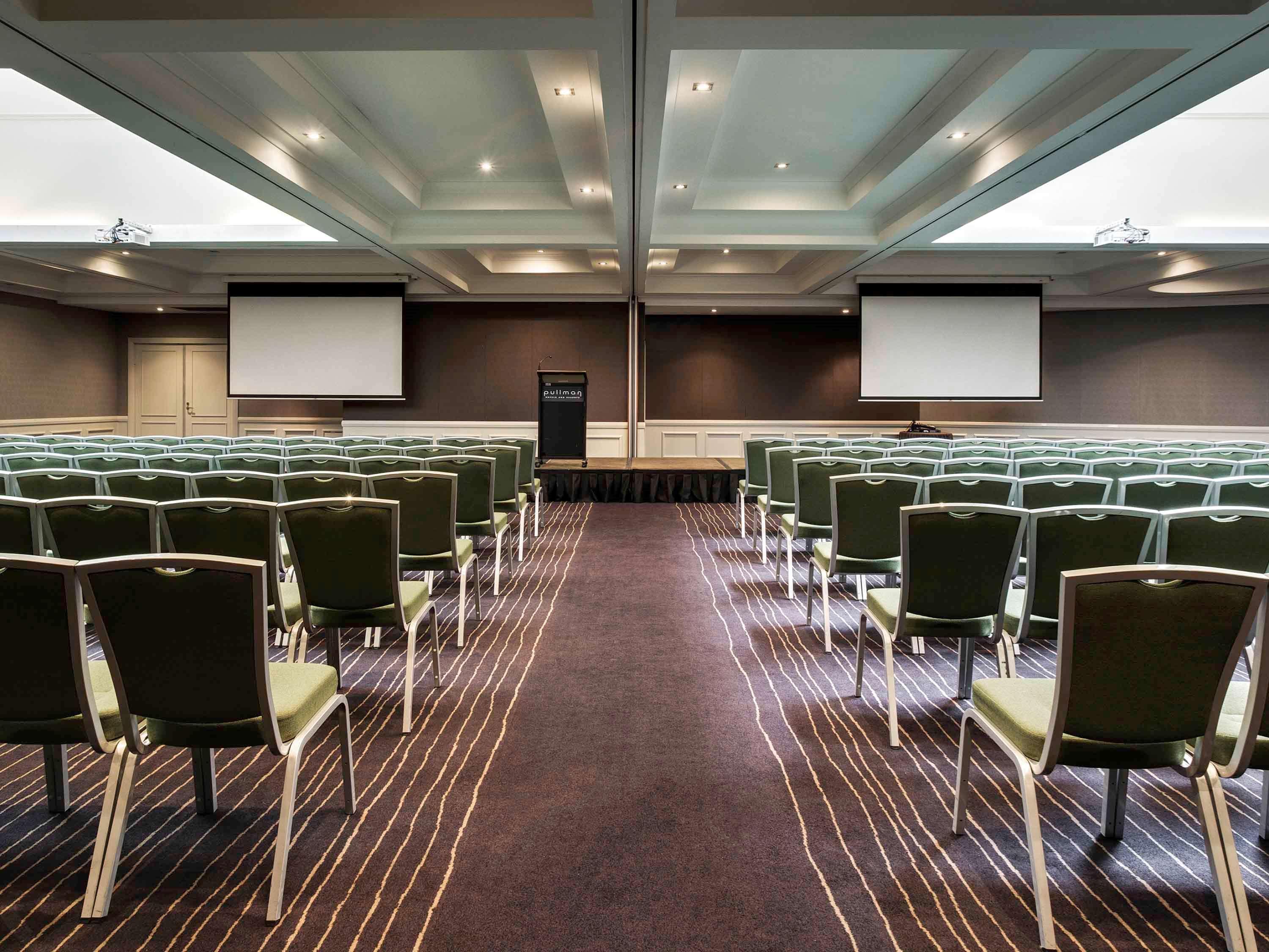 Отель Pullman Sydney Hyde Park Экстерьер фото The ballroom at the Crowne Plaza Hotel, Manchester