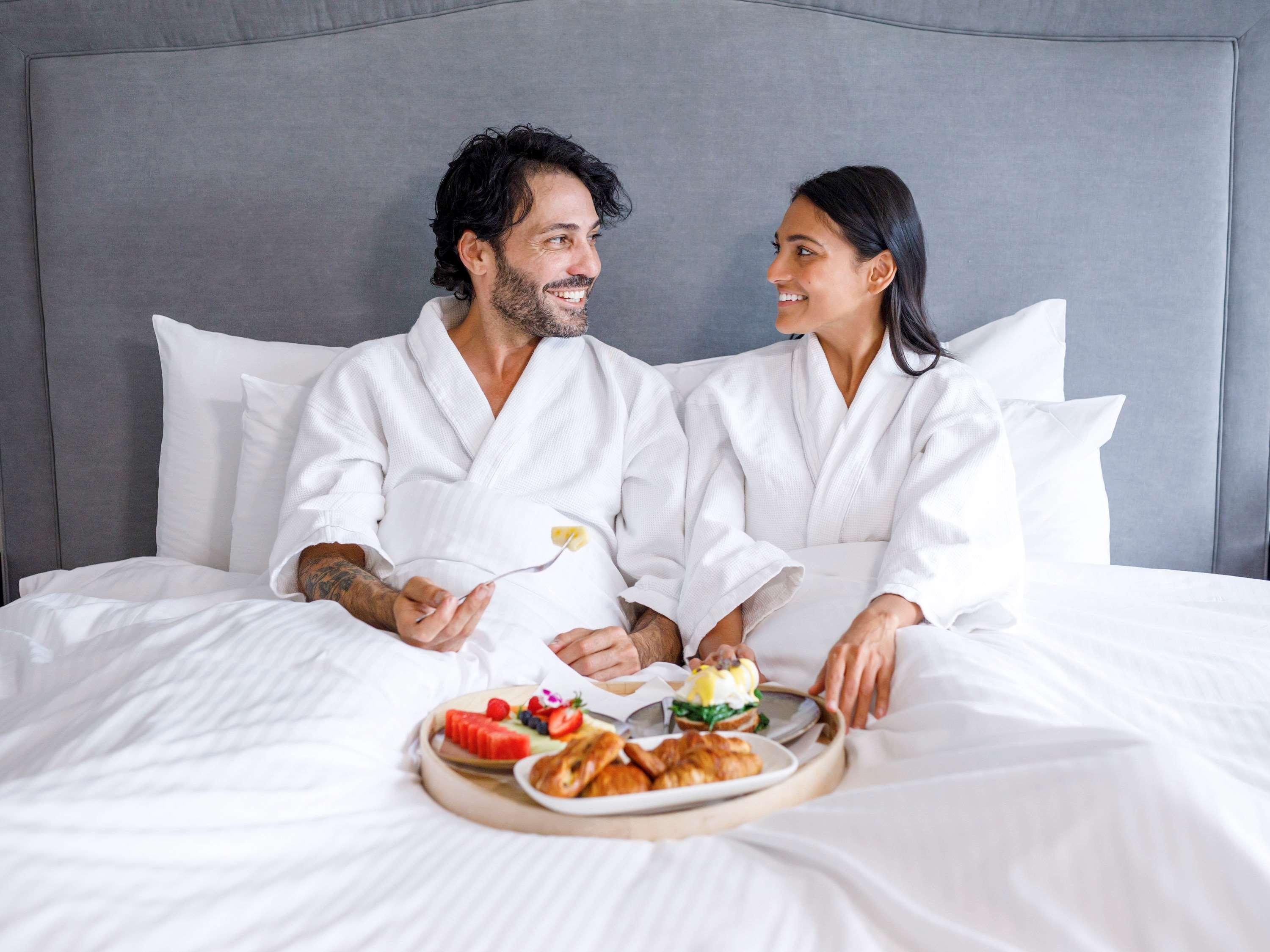 Отель Pullman Sydney Hyde Park Экстерьер фото Room service