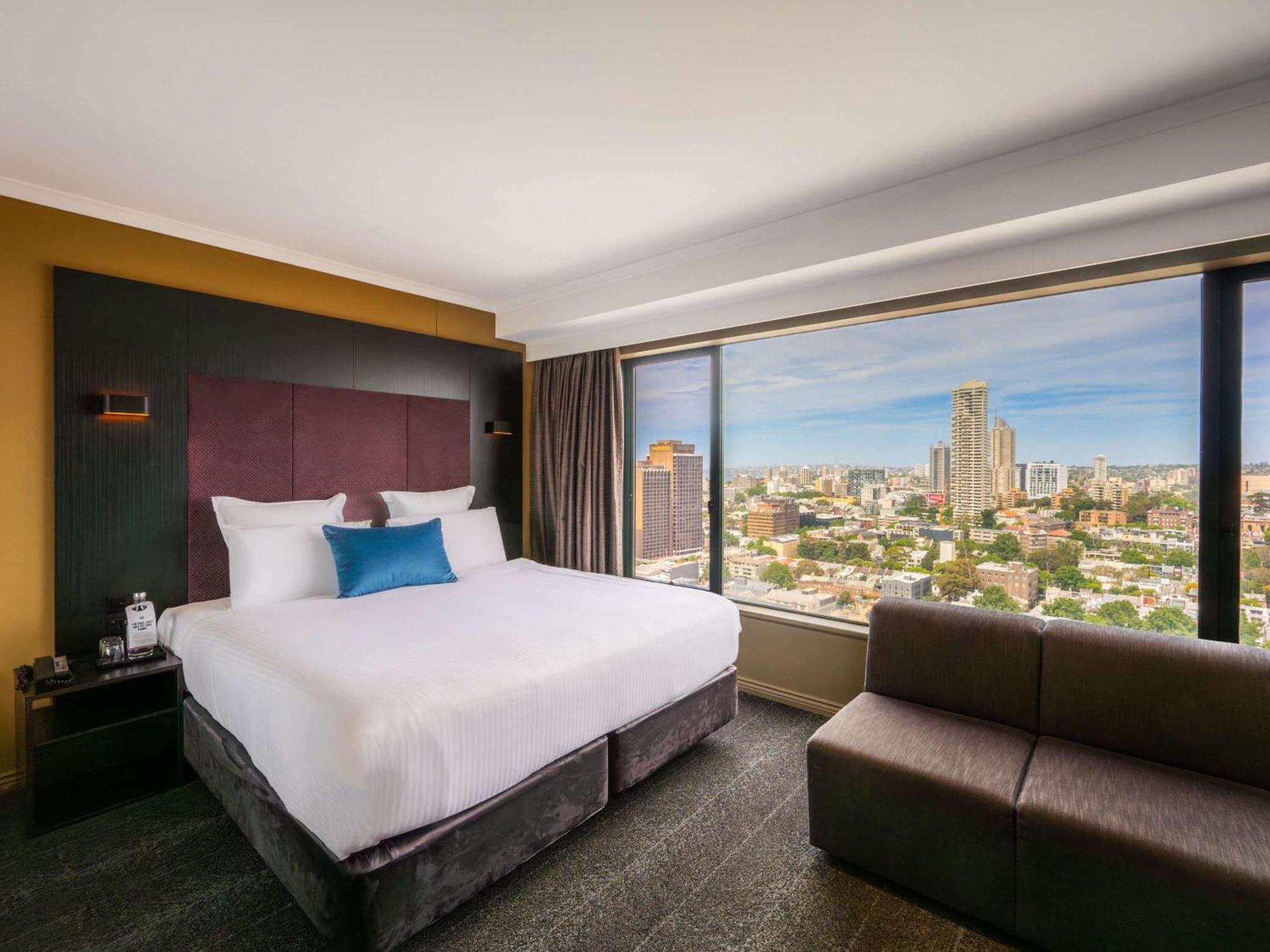 Отель Pullman Sydney Hyde Park Экстерьер фото A room at the hotel