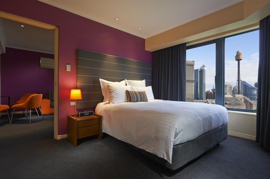 Отель Pullman Sydney Hyde Park Экстерьер фото A suite at the hotel