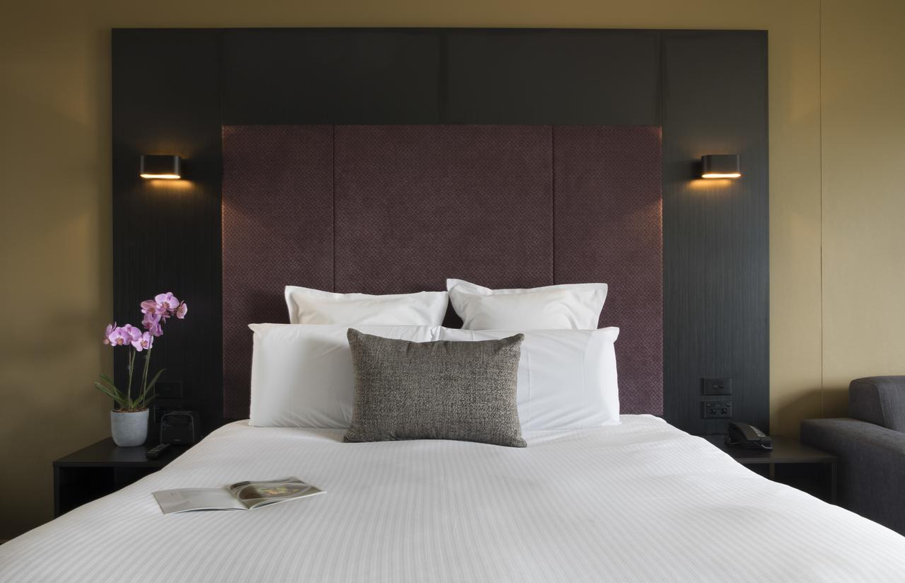 Отель Pullman Sydney Hyde Park Экстерьер фото A bedroom at the hotel
